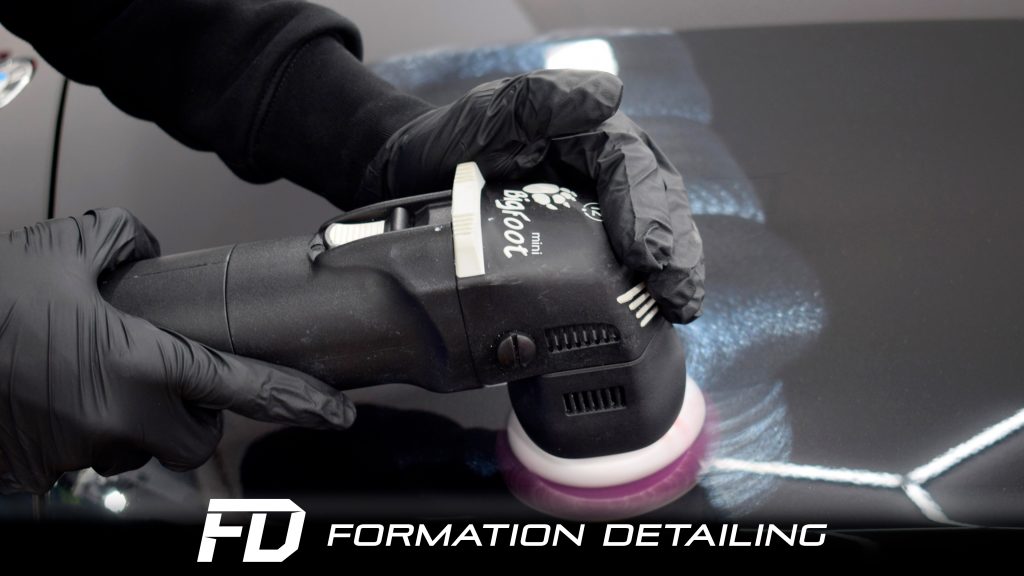 Polisseuse orbitale avec pad de finition en formation polissage